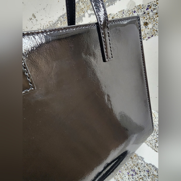 MARC JACOBS Mini Grind Patent Crossbody Tote In Black - Picture 6 of 15